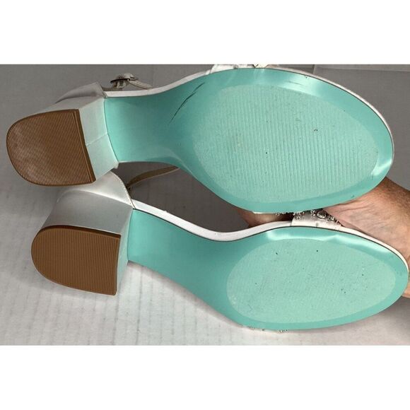 Blue By Betsey Johnson Women's 8W 12M 12W Mel ivory satin heels - Picture 7 of 7